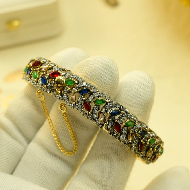 Elegant Design Gold Plated Crystal Stones Bangle for Girls/Women
