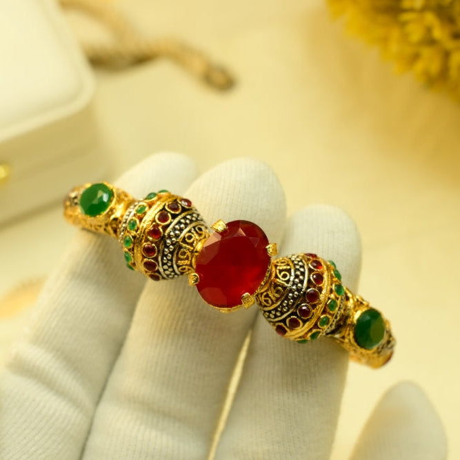 Gorgeous Design Gold Plated Crystal Stones Bangle for Girls/Women