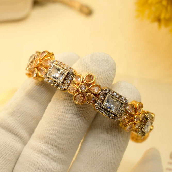 Elegant Design Gold Plated Crystal Stones Bracelet For Girls/Women