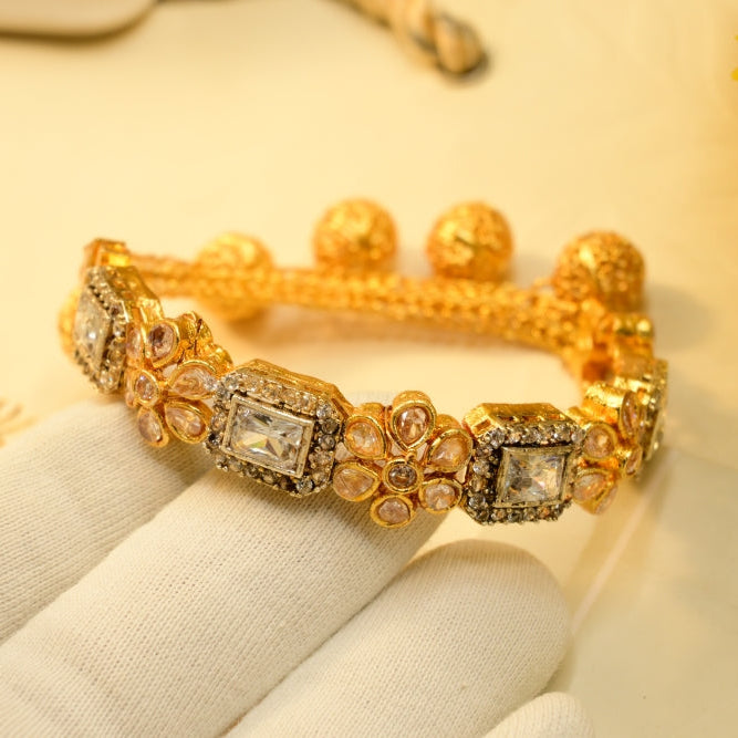 Elegant Design Gold Plated Crystal Stones Bracelet For Girls/Women