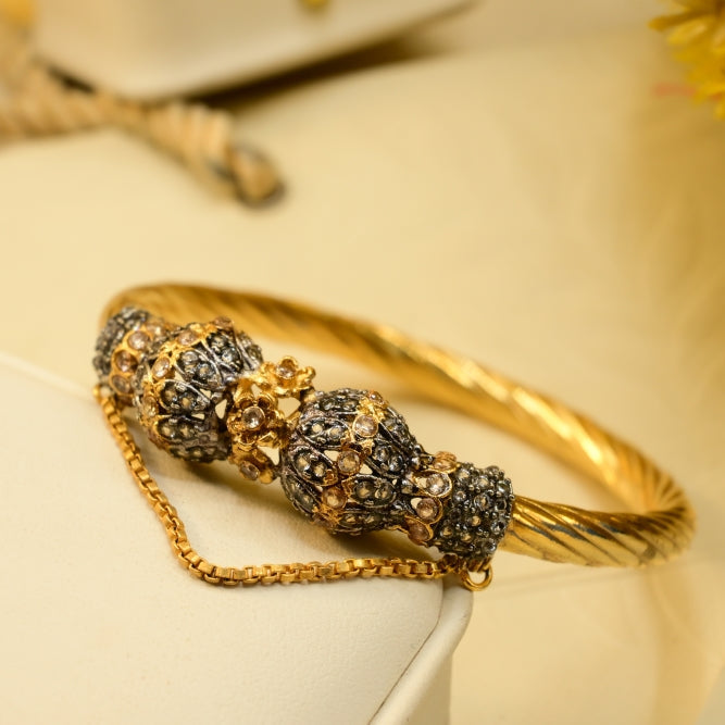 Glamorous Design Gold Plated Crystal Stones Bangle for Girls/Women