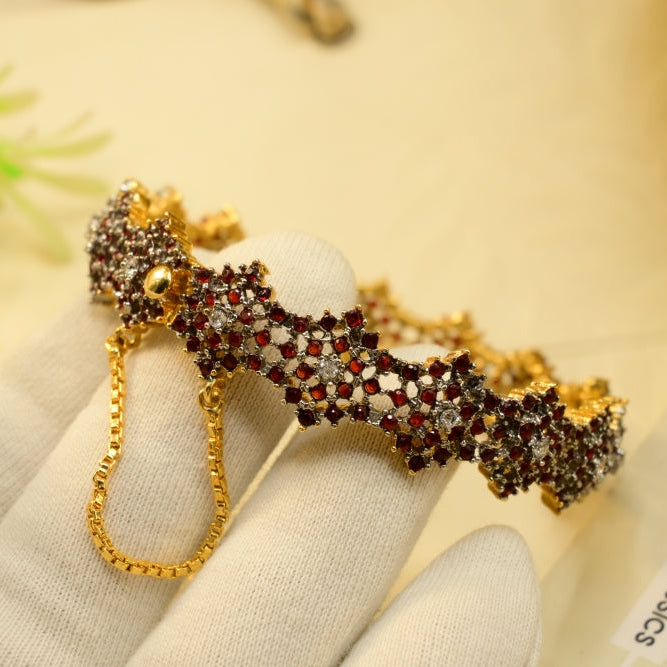Charming Design Gold Plated Crystal Stones Bangle for Girls/Women