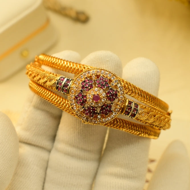 Glamorous Design Gold Plated Crystal Stones Bangle for Girls/Women