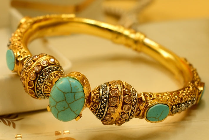 Beautiful Unique Design Gold Plated Crystal Stones Bangle for Girls/Women