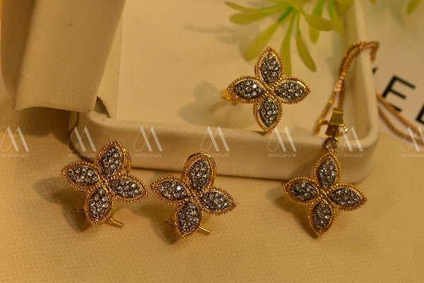 Unique Flower Design Gold Plated Real Stones Necklace Set for Girls/Women