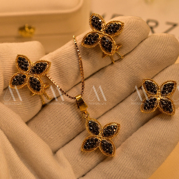 Unique Flower Design Gold Plated Real Stones Necklace Set for Girls/Women