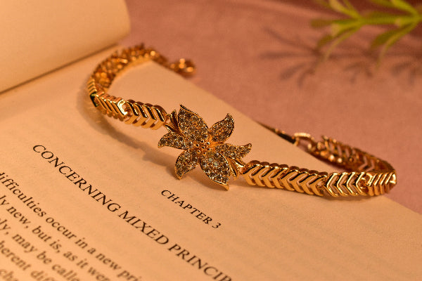 Charming Flower Design Gold Plated Bracelet for Girls/Women