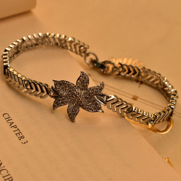 Charming Flower Design Gold Plated Bracelet for Girls/Women