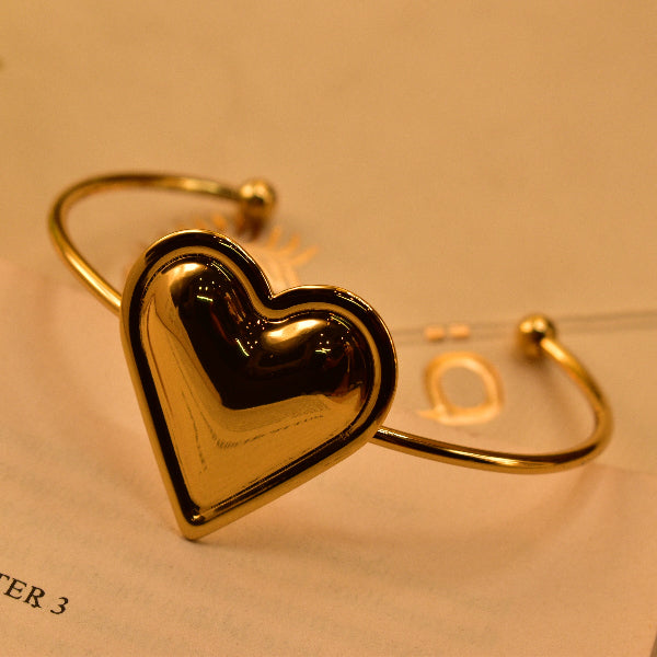Glamorous Heart Design Gold Plated Bracelet for Girls/Women