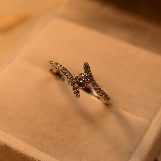 Dazzling Unique Design Crystal Stones Ring For Girls/Women