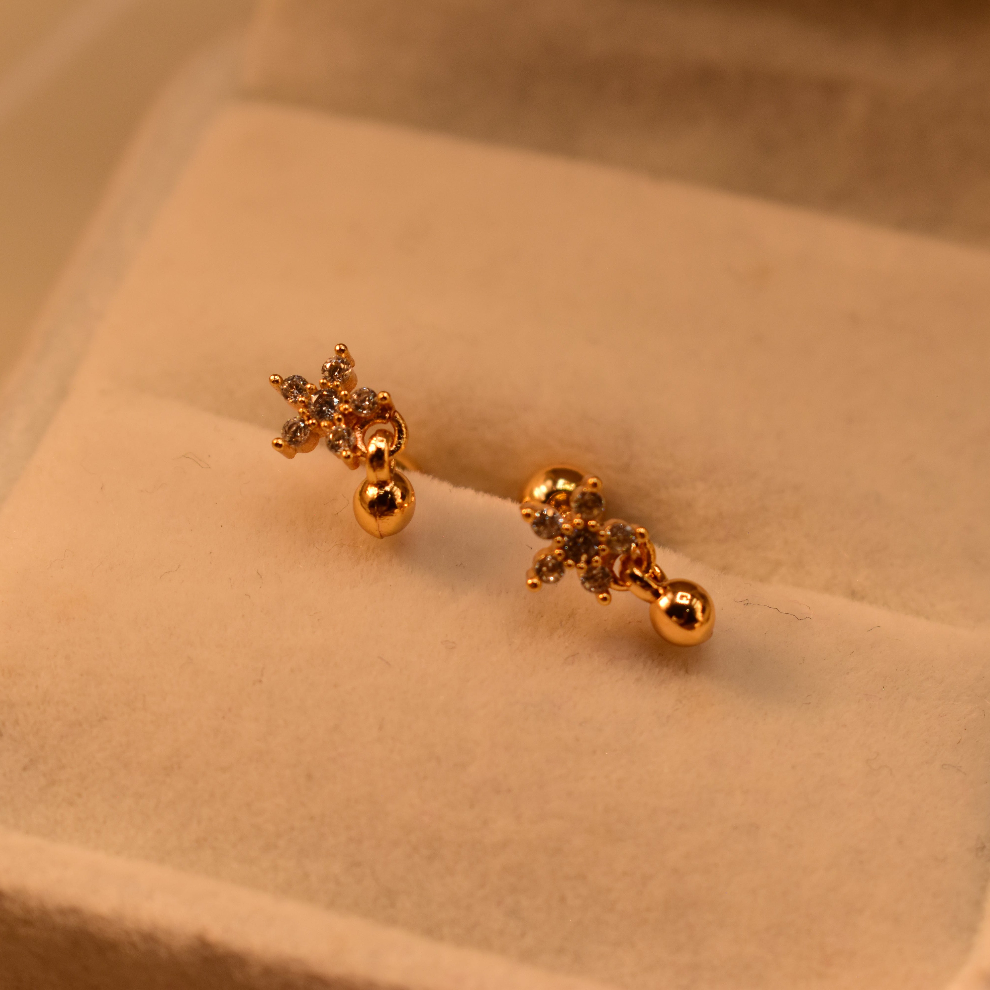Gorgeous Design Gold Plated Crystal Stones Earrings For Girls/women
