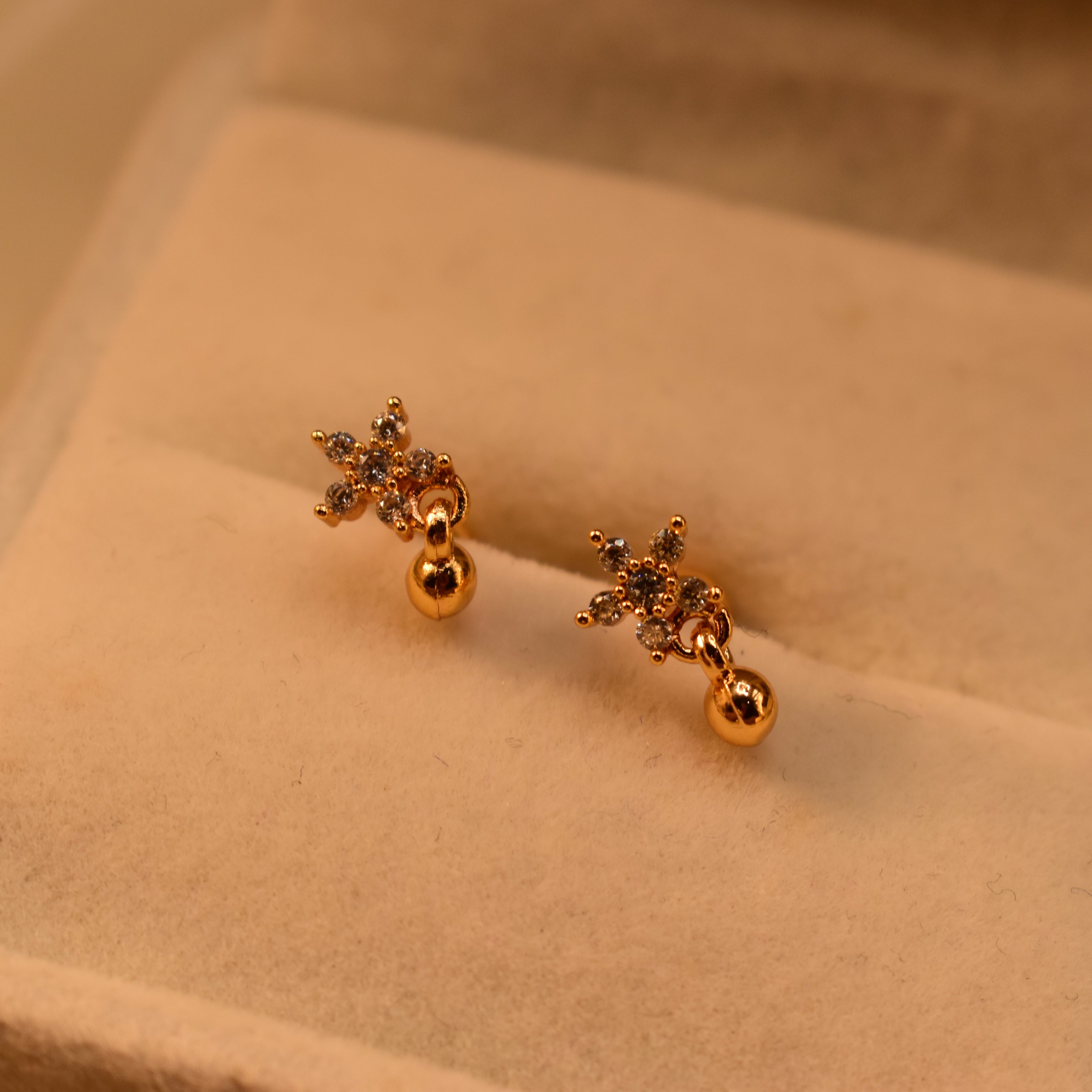 Gorgeous Design Gold Plated Crystal Stones Earrings For Girls/women