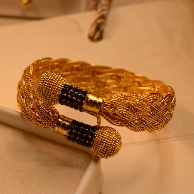 Elegant Design Gold Plated Crystal Stones Bangle for Girls/Women