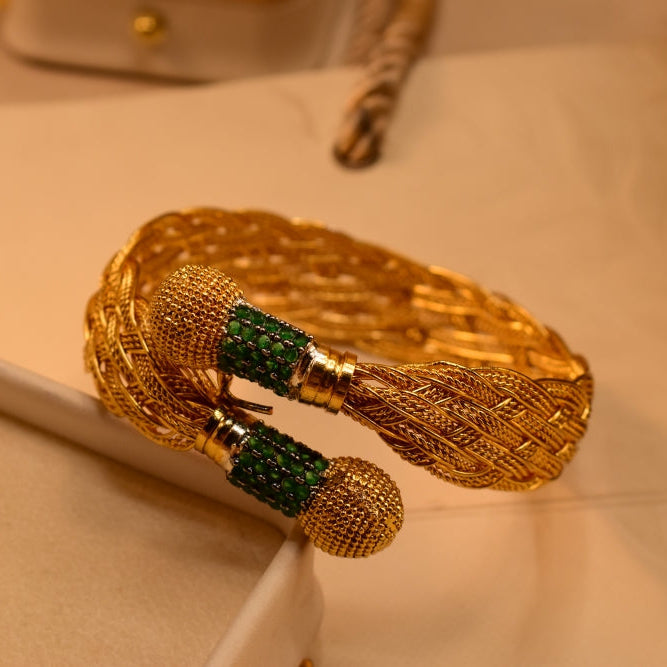 Elegant Design Gold Plated Crystal Stones Bangle for Girls/Women