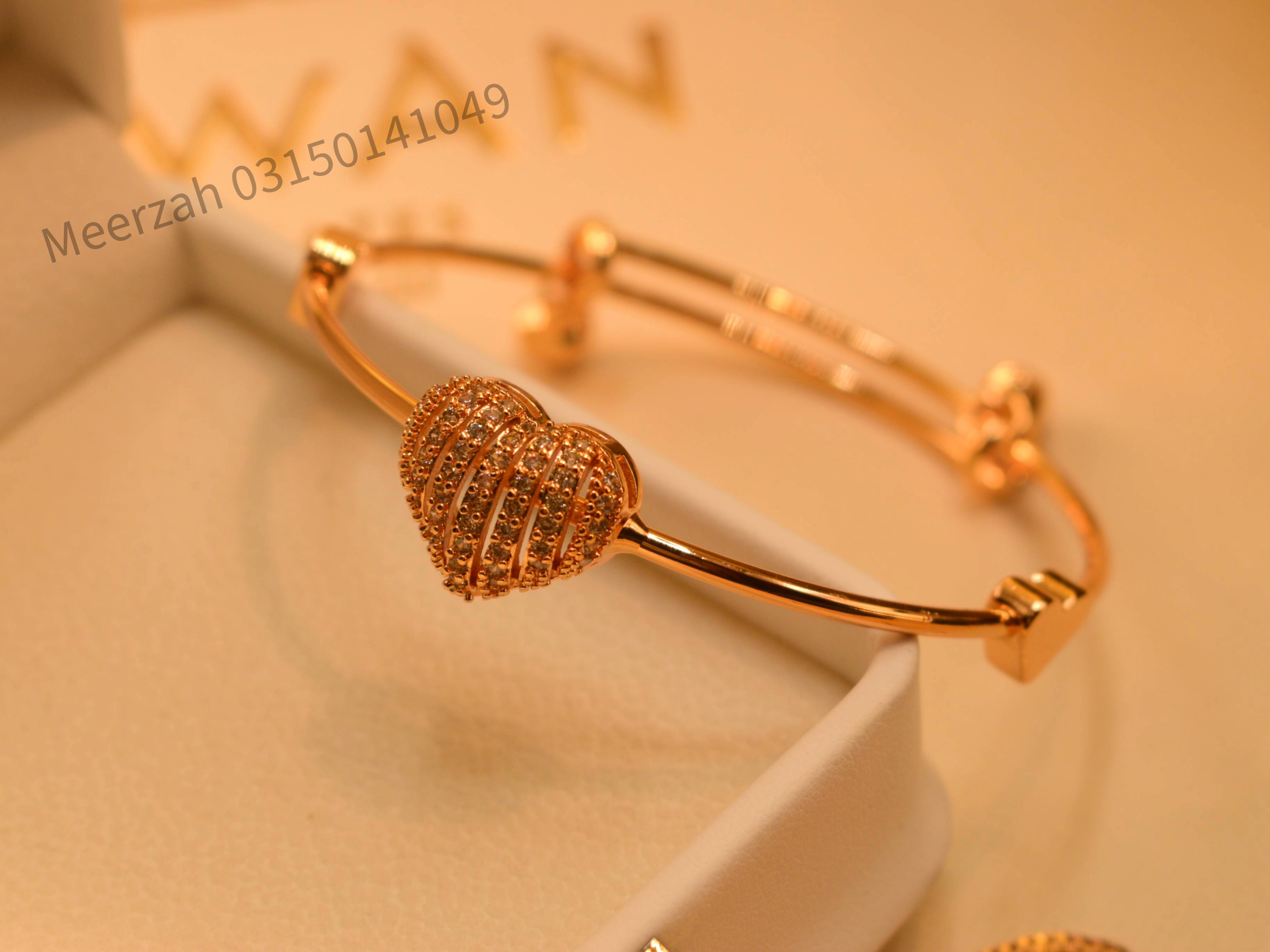 Fancy Heart Shaped Gold Plated Bracelet for Girls/Women