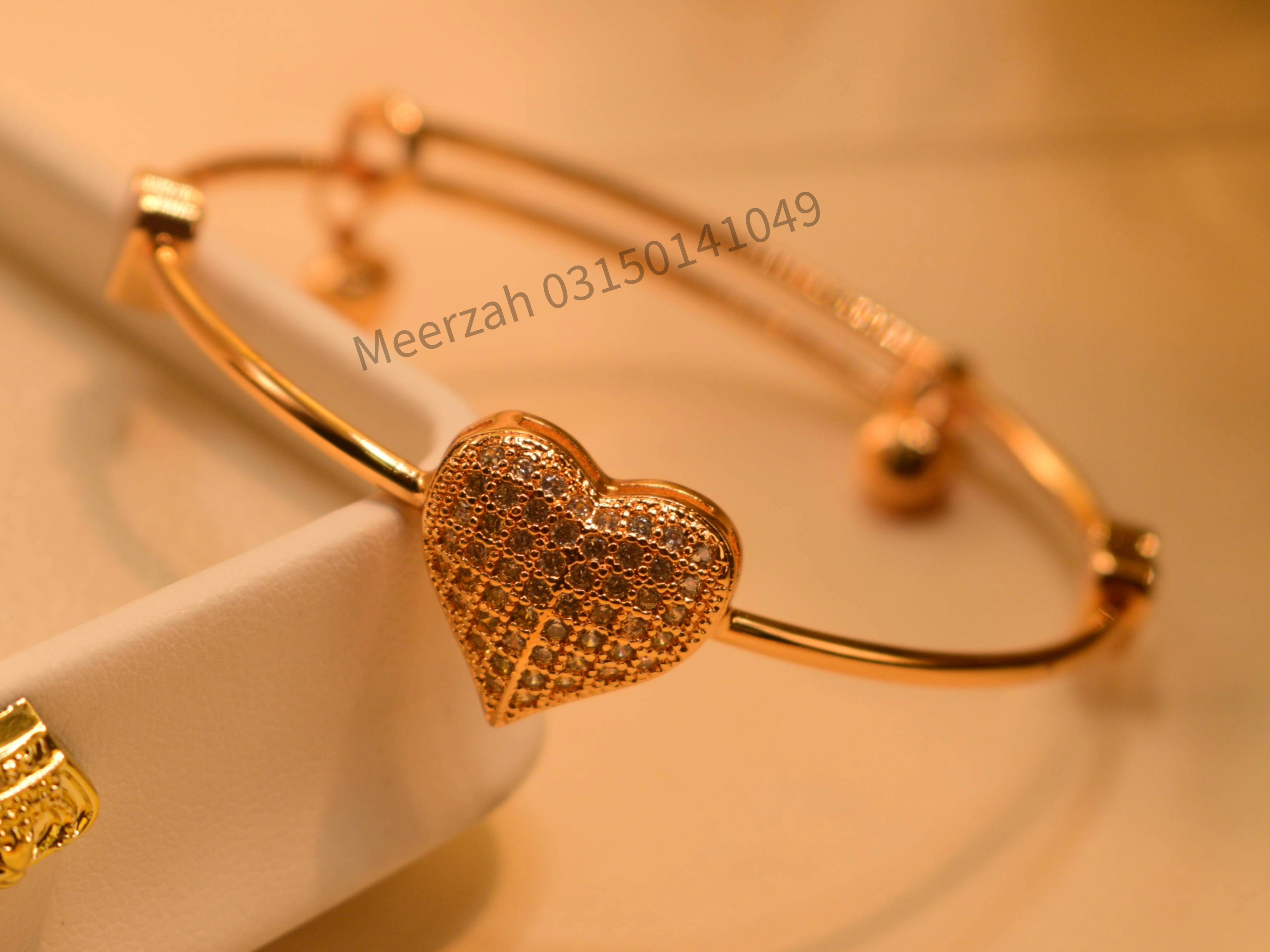 Stylish Unique Design 24K Gold Plated Bracelet for Girls/Women