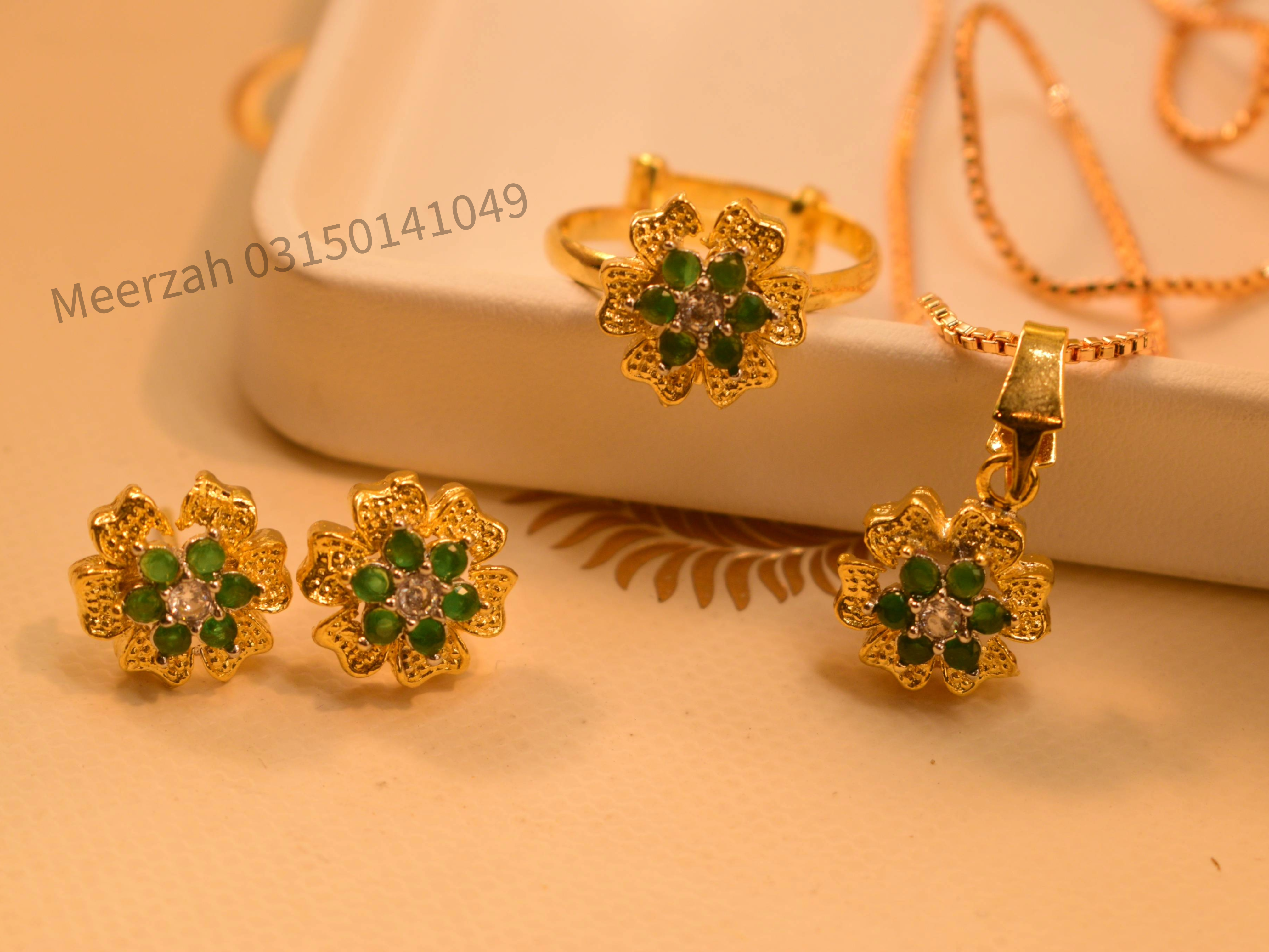 Fancy Flower Shaped Inlaid Stones Necklace Set for Girls/Women