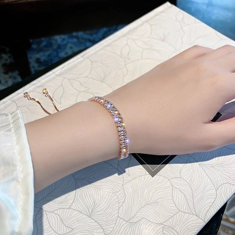 Glamorous Beautiful Crystal Bracelet for Girls/Women