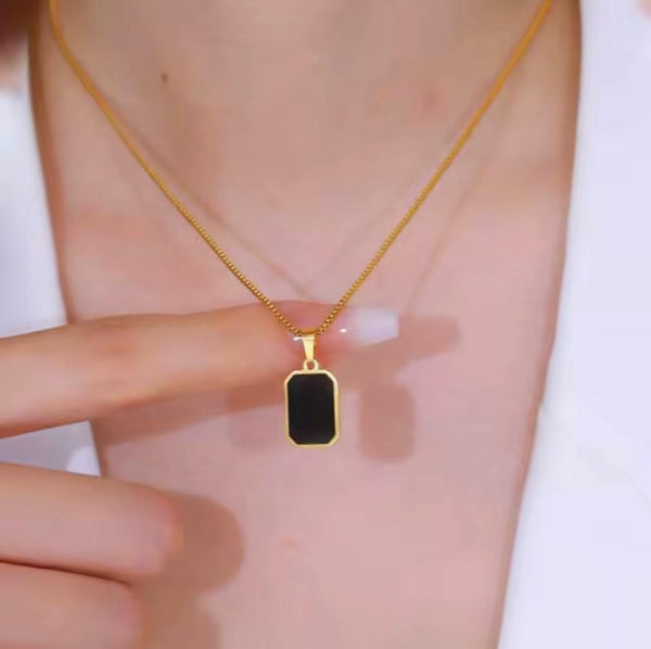 Elegant Unique Design Gold Plated Real Stone Pendant for Girls/Women