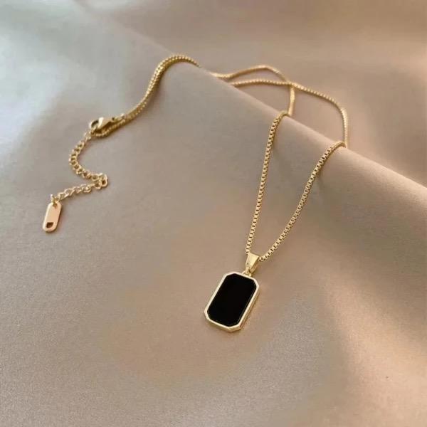 Elegant Unique Design Gold Plated Real Stone Pendant for Girls/Women