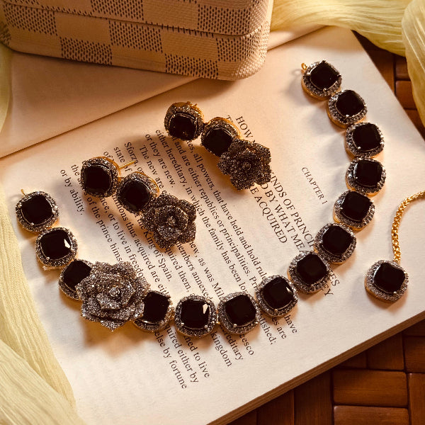 Beautiful Design Gold Plated Crystal Stones Necklace Set for Girls/Women