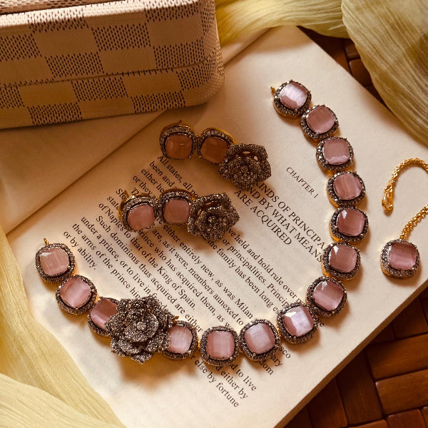 Beautiful Design Gold Plated Crystal Stones Necklace Set for Girls/Women
