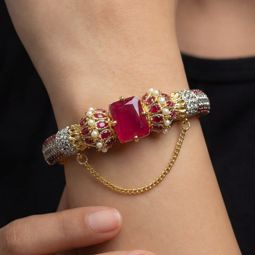 Gorgeous Unique Design Gold Plated Crystal Stones Bangle for Girls/Women
