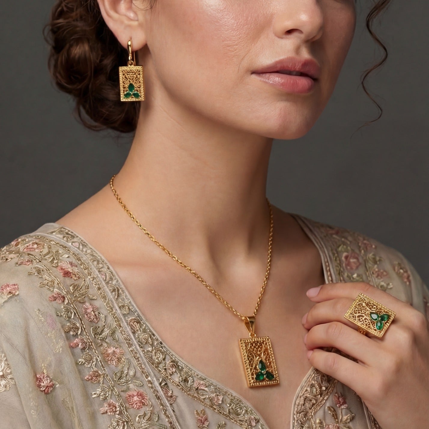 Dazzling Unique Design Gold Plated Crystal Stones Necklace Set for Girls/Women