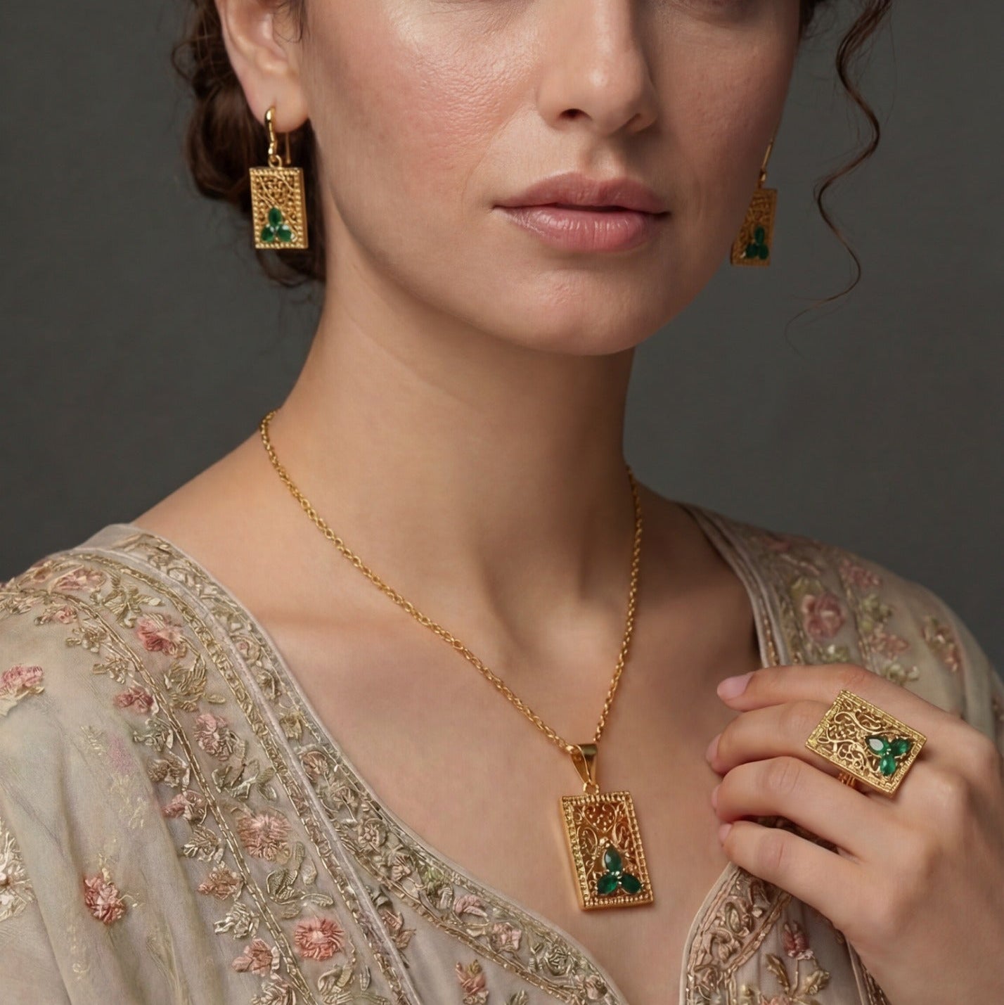 Dazzling Unique Design Gold Plated Crystal Stones Necklace Set for Girls/Women