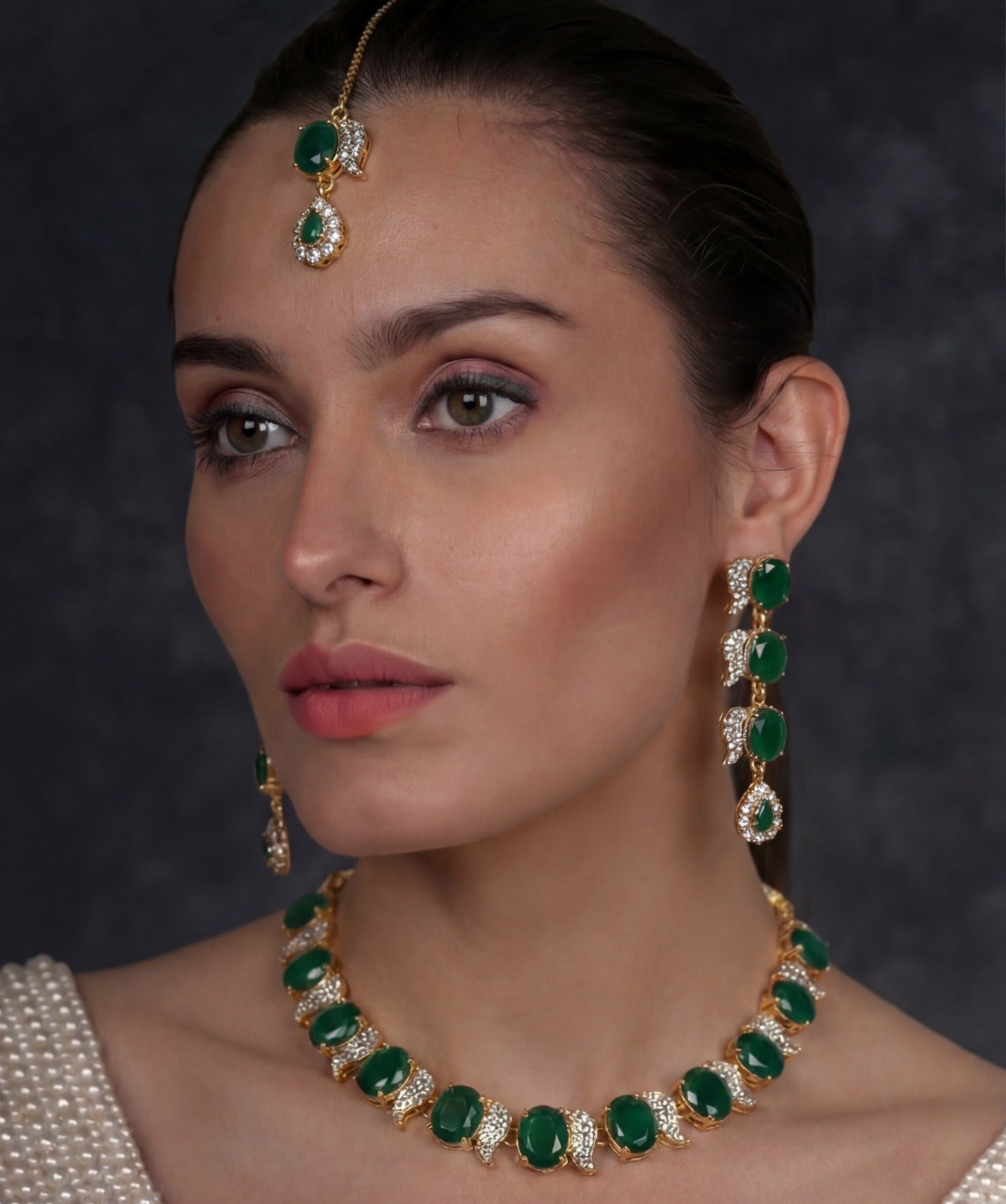 Beautiful Unique Design Gold Plated Crystal Stones Necklace Set for Girls/Women