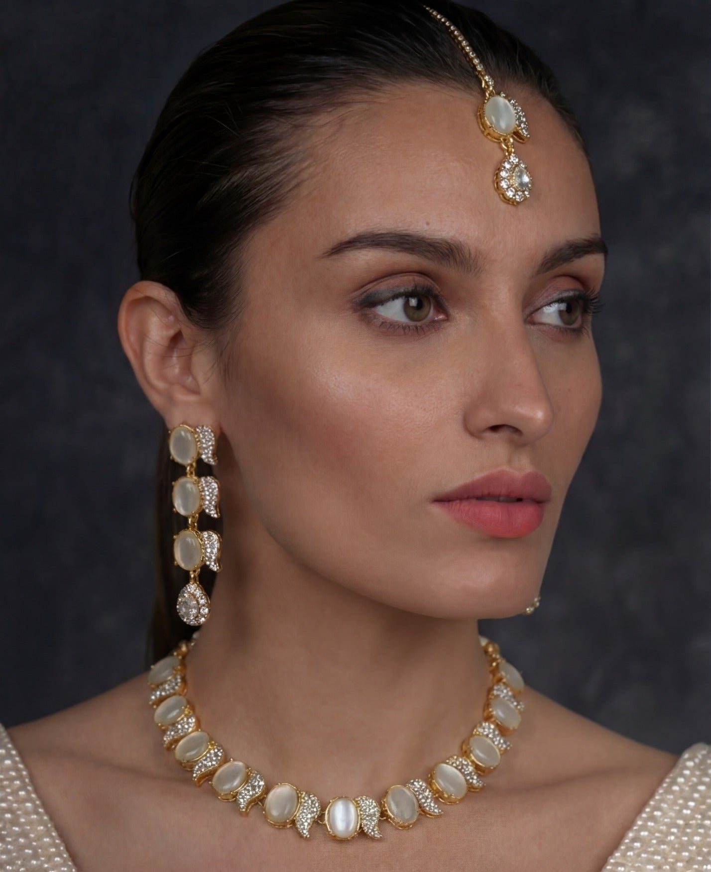 Beautiful Unique Design Gold Plated Crystal Stones Necklace Set for Girls/Women