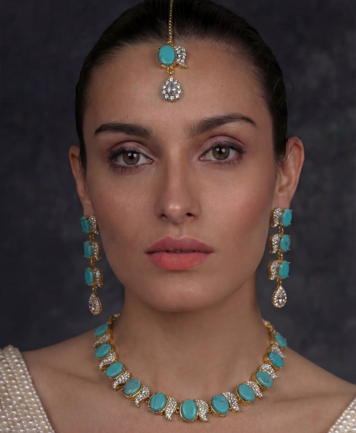 Beautiful Unique Design Gold Plated Crystal Stones Necklace Set for Girls/Women