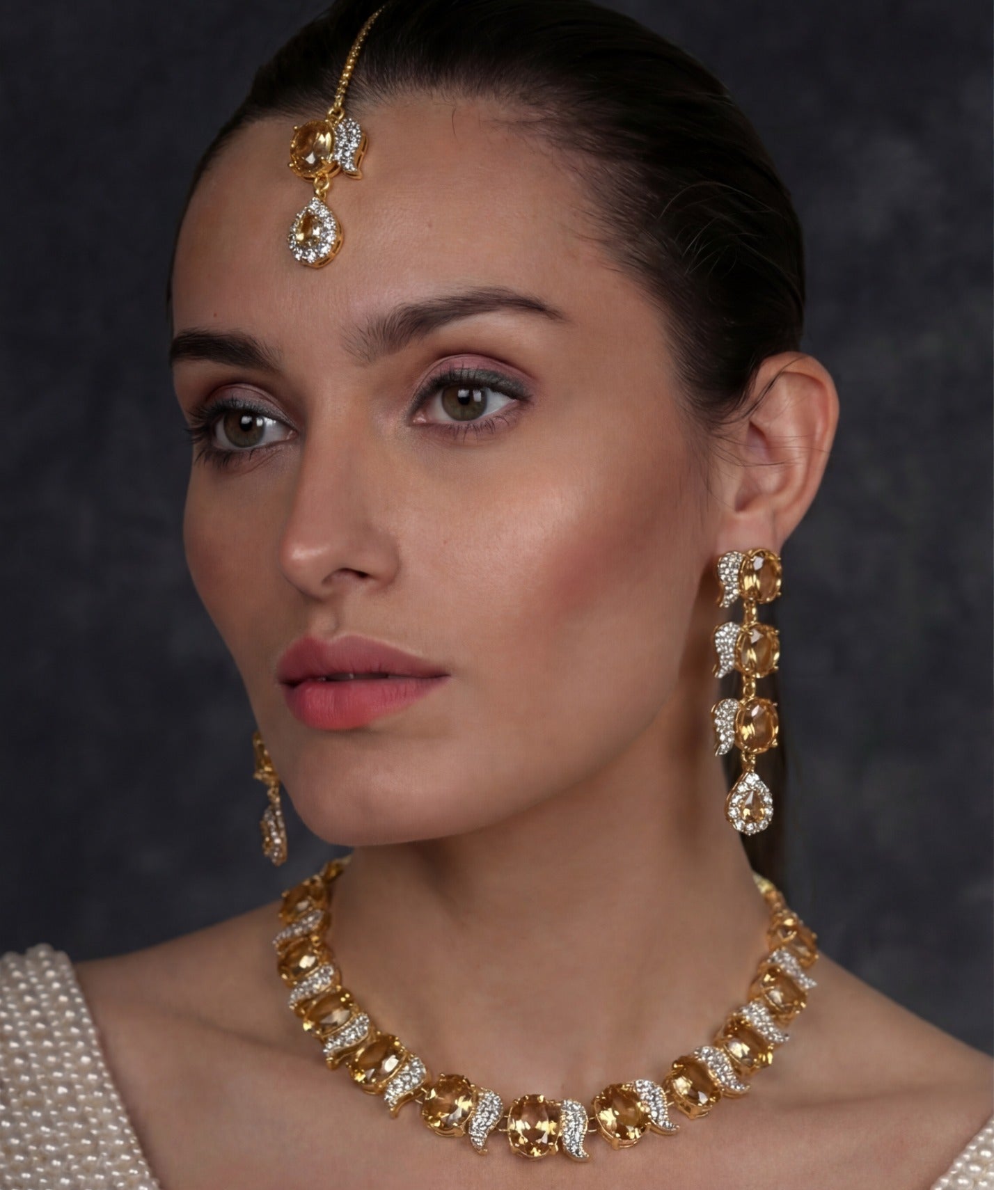 Beautiful Unique Design Gold Plated Crystal Stones Necklace Set for Girls/Women