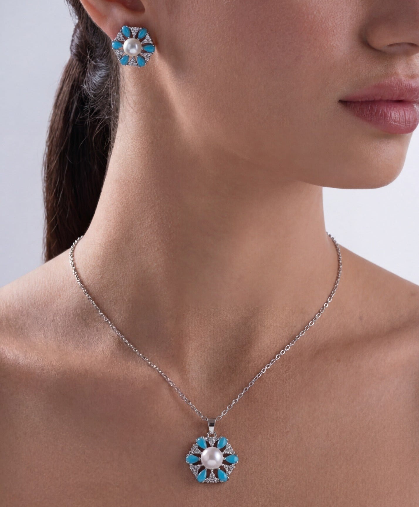 Stylish Design Silver Plated Crystal Stones Necklace Set for Girls/Women