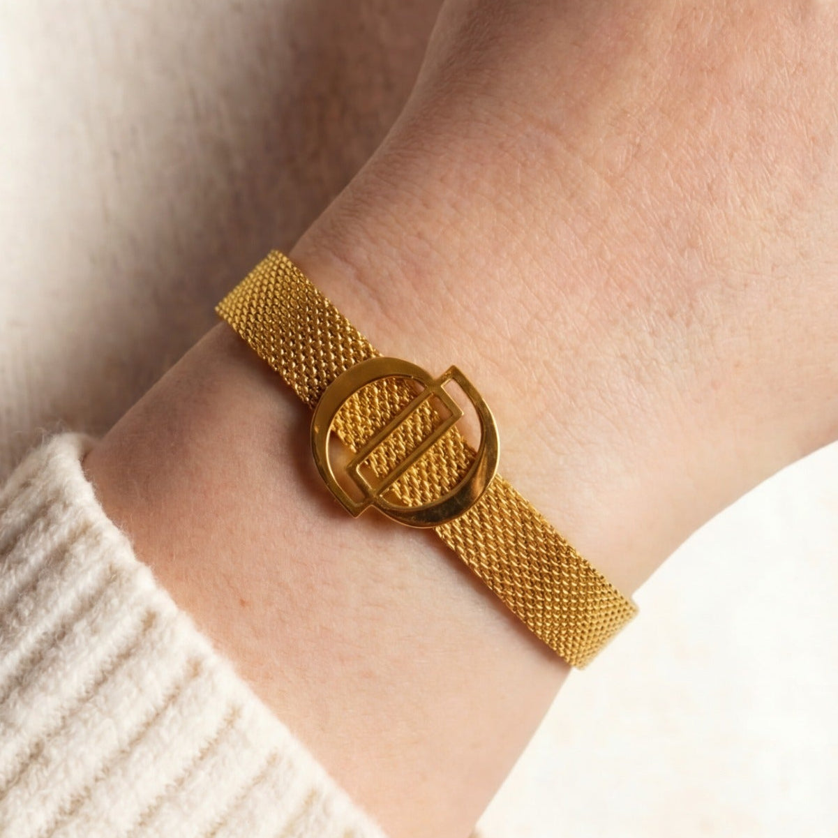 Stylish Unique Design Gold Plated Bracelet for Girls/Women