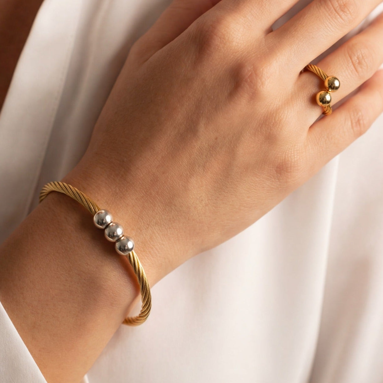 Charming Unique Design Gold Plated Bracelet and Ring for Girls/Women