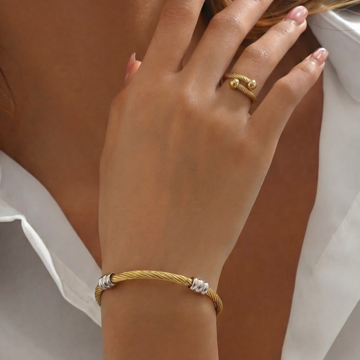 Charming Unique Design Gold Plated Bracelet and Ring for Girls/Women