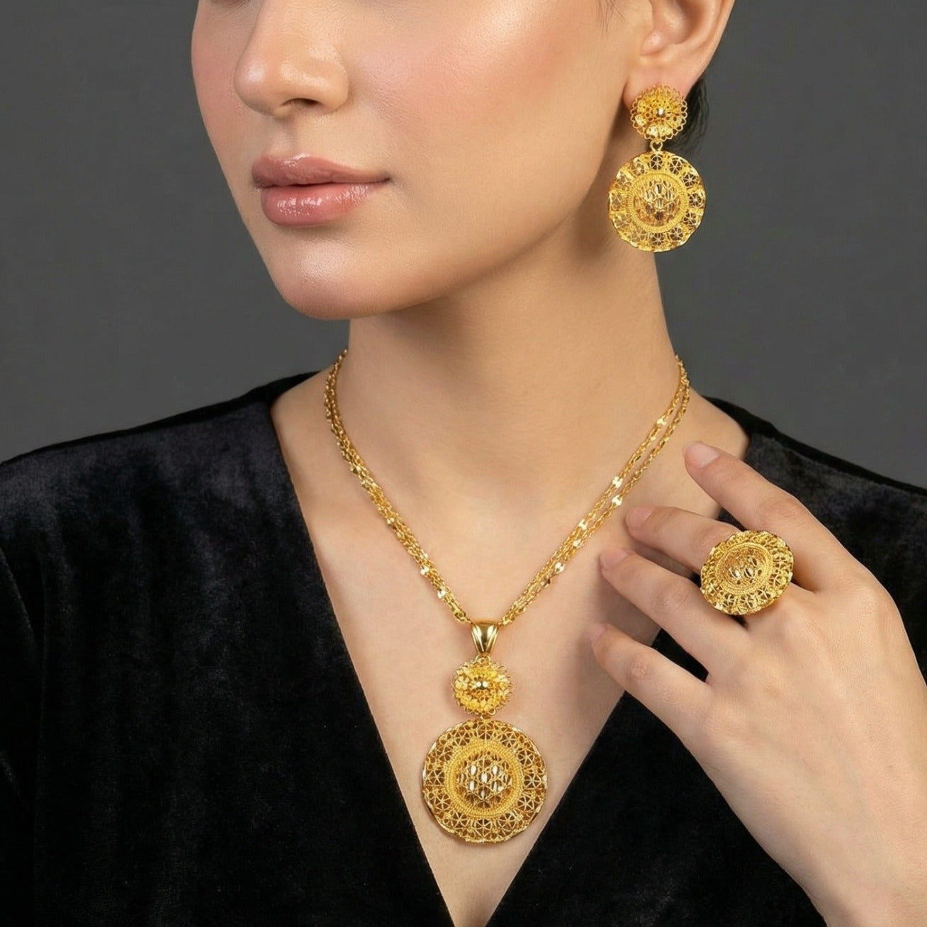 Glamorous Unique Design Gold Plated Necklace Set for Girls/Women