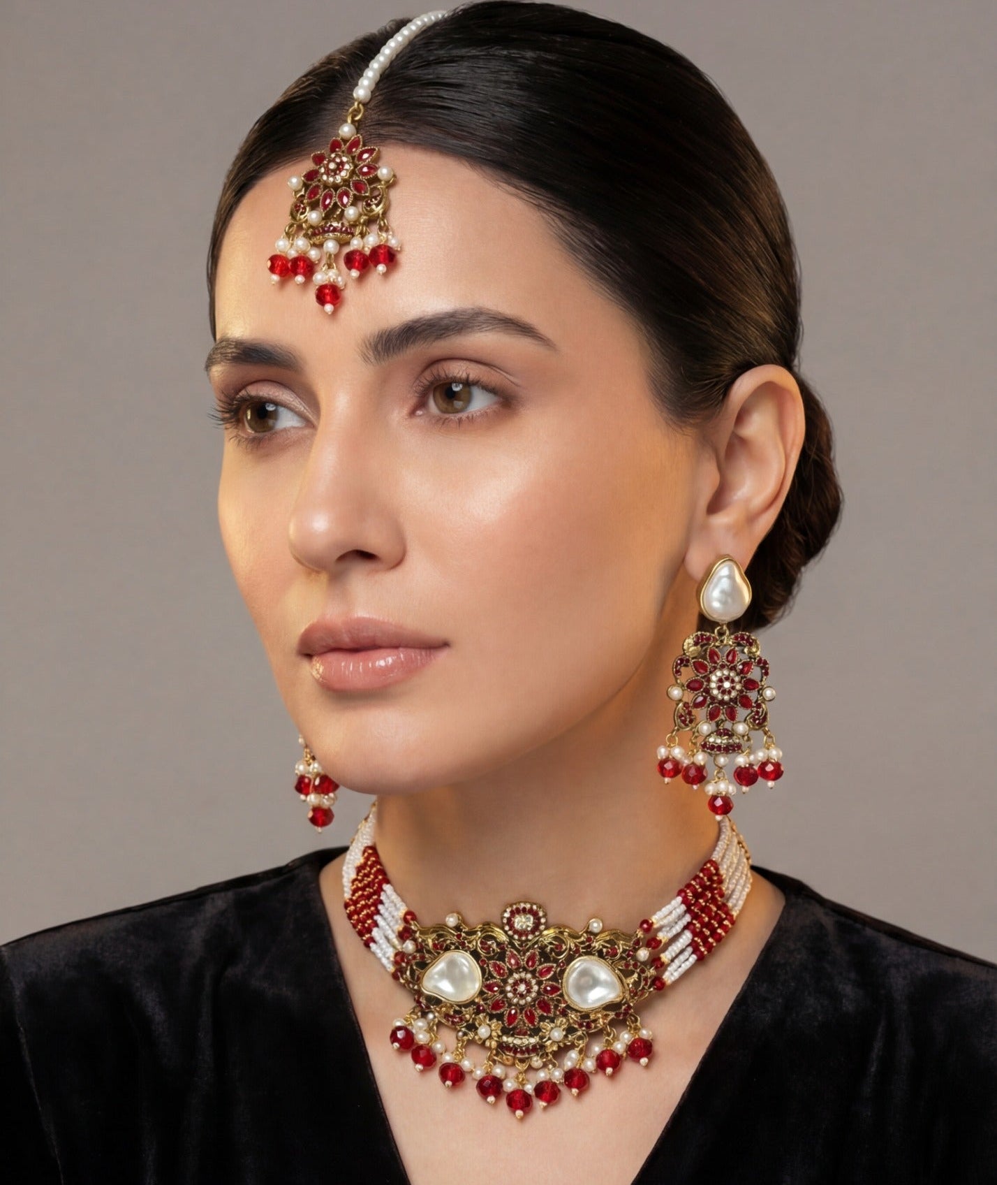 Dazzling Unique Design Gold Plated Crystal Stones Necklace Set for Girls/Women