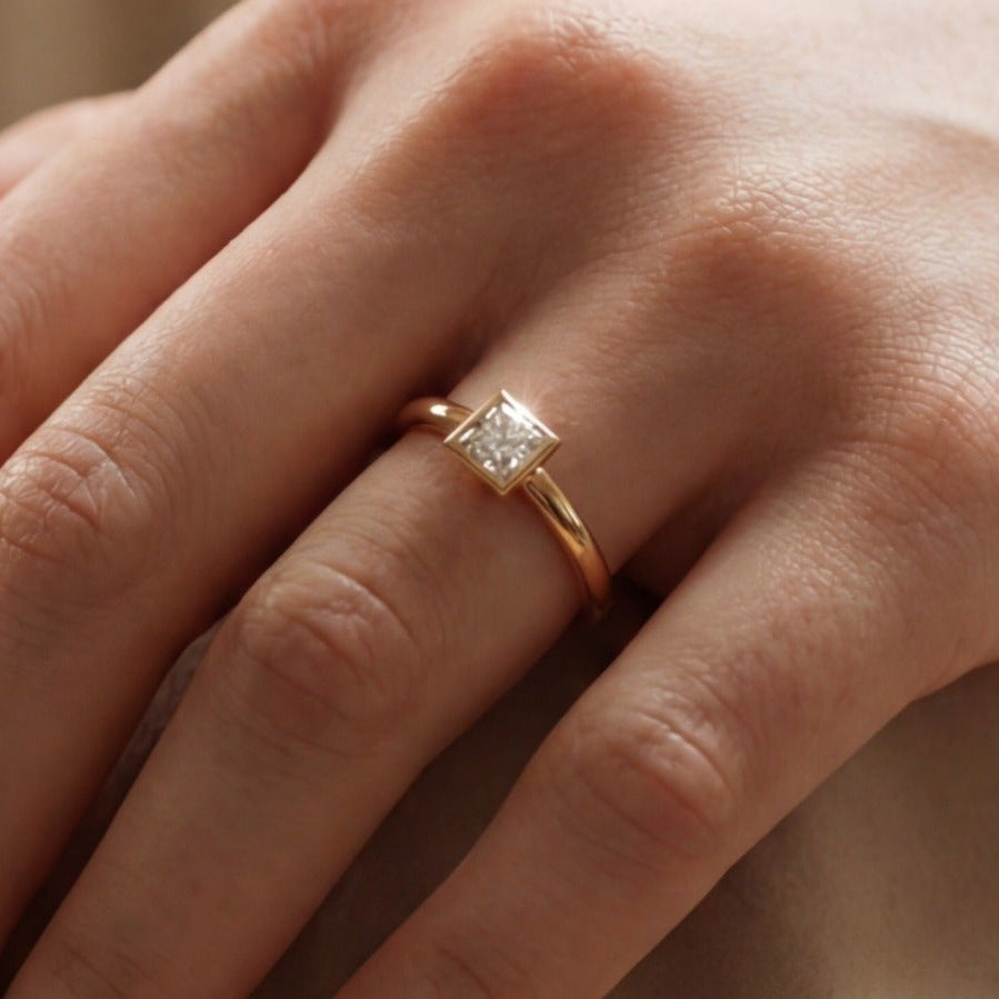 Fancy Unique Design Gold Plated Crystal Stone Ring For Girls/Women