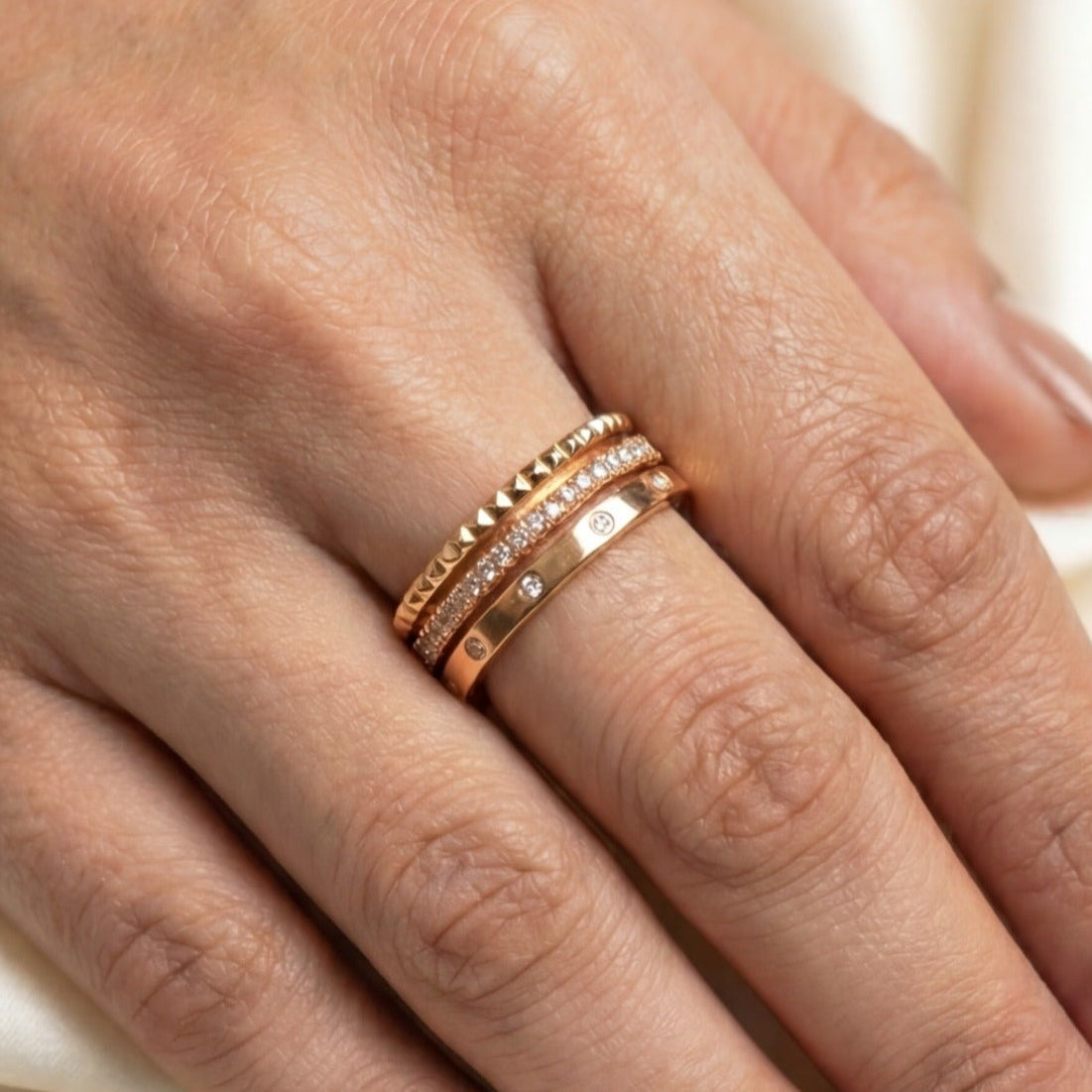 Dazzling Unique Design Gold Plated Crystal Stones Ring For Girls/Women