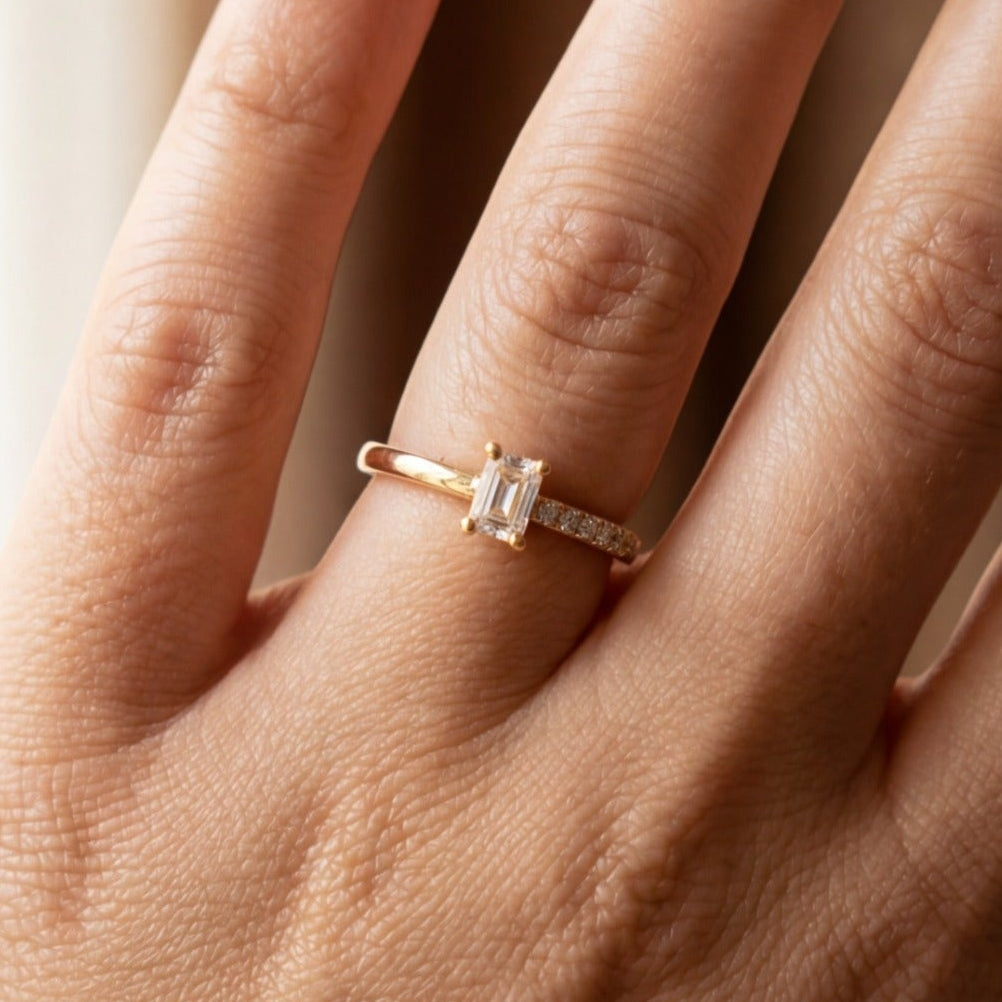 Beautiful Unique Design Gold Plated Crystal Stones Ring For Girls/Women