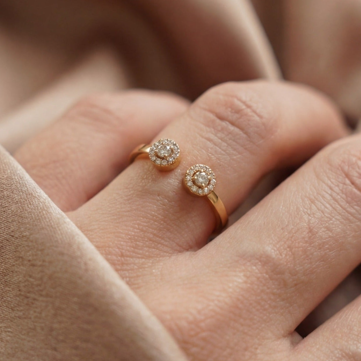 Glamorous Unique Design Gold Plated Crystal Stones Ring For Girls/Women