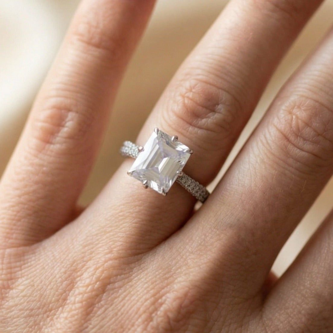 Luxury Unique Design Silver Plated Crystal Stones Ring For Girls/Women