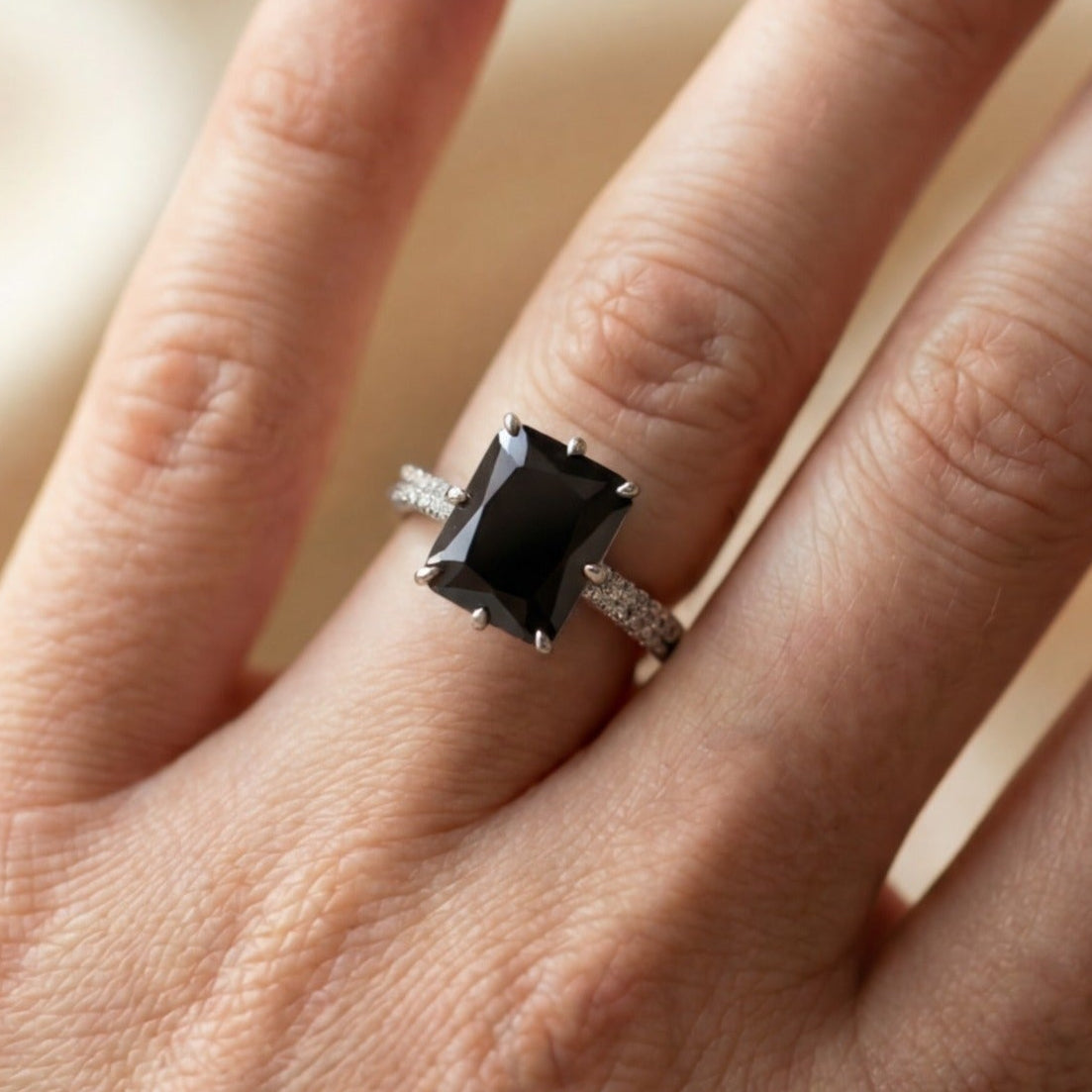 Luxury Unique Design Silver Plated Crystal Stones Ring For Girls/Women