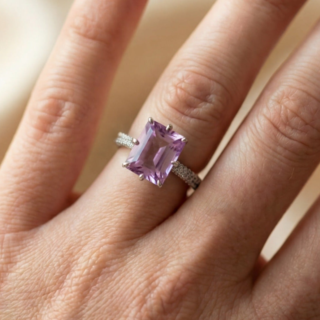 Luxury Unique Design Silver Plated Crystal Stones Ring For Girls/Women