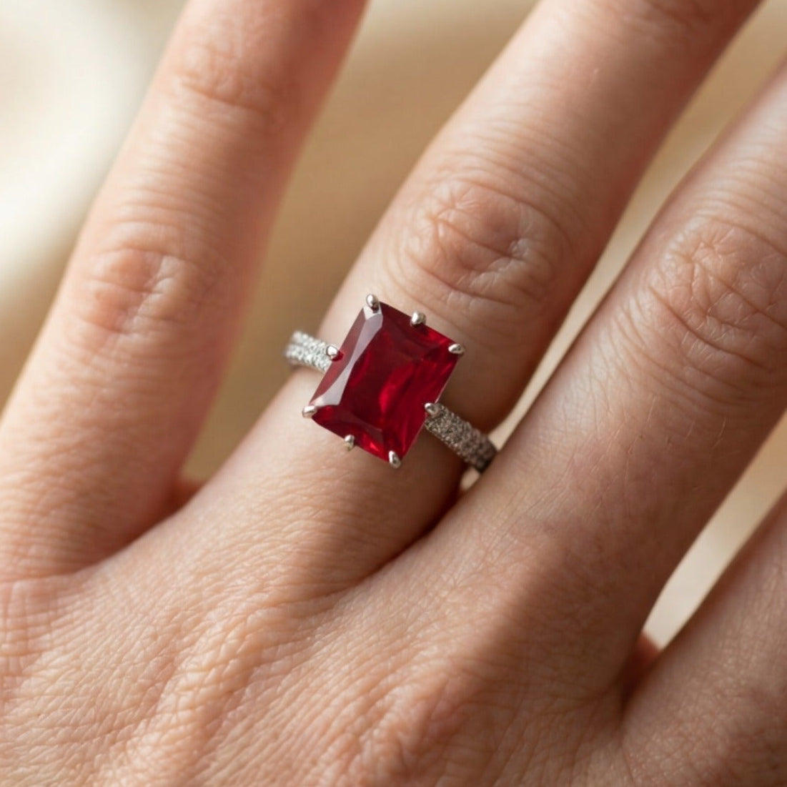 Luxury Unique Design Silver Plated Crystal Stones Ring For Girls/Women