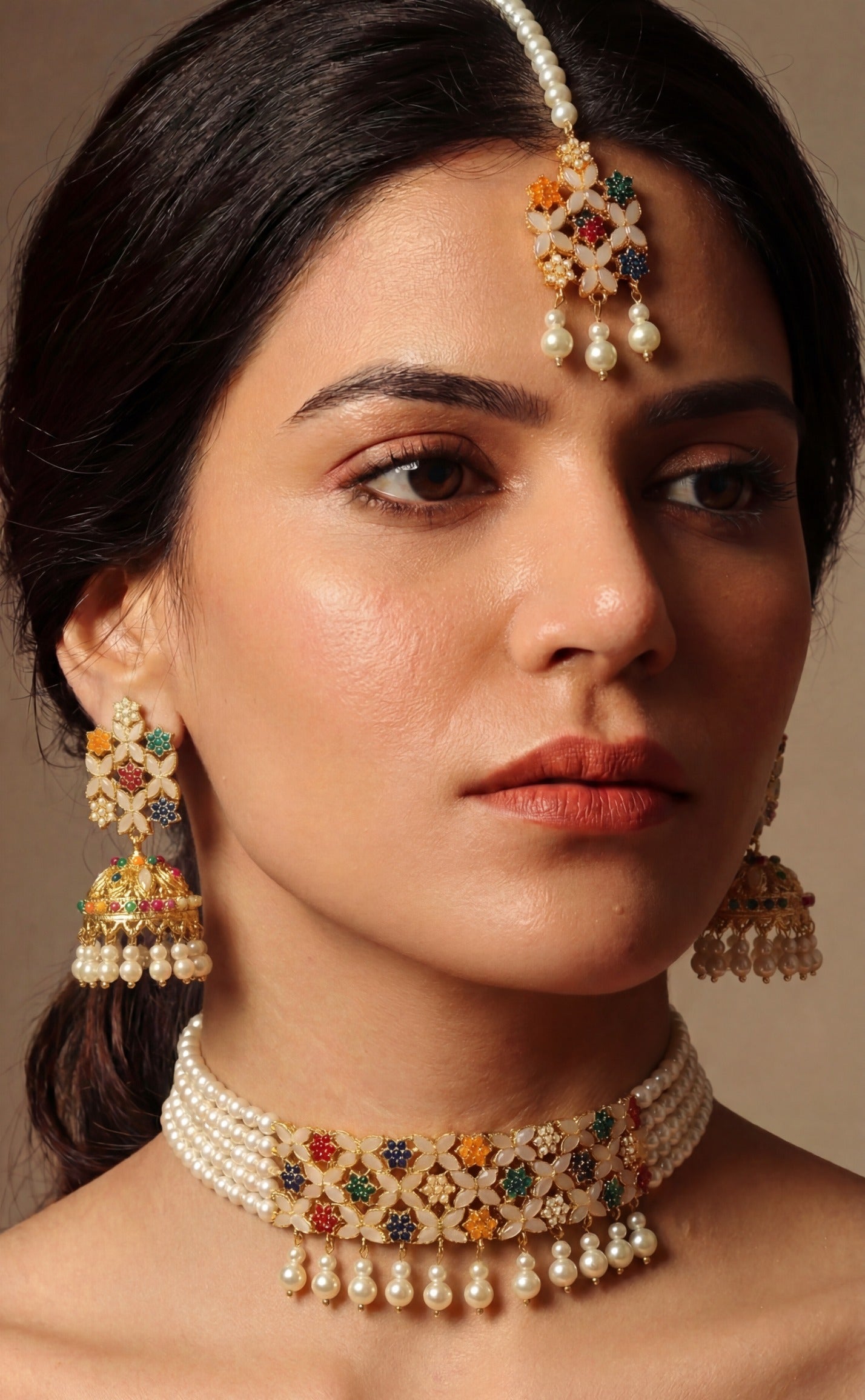 Dazzling Unique Design Gold Plated Crystal Stones Choker Set for Girls/Women