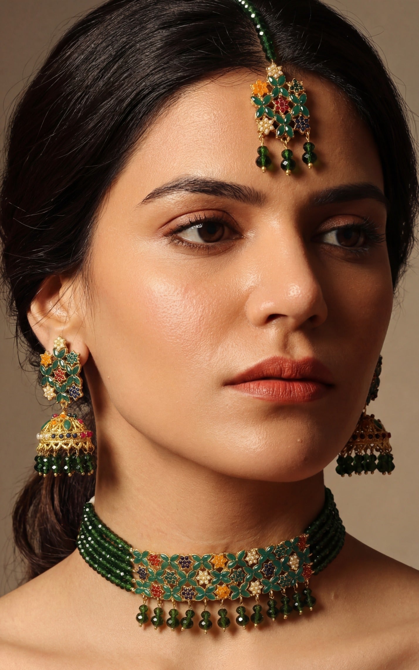 Dazzling Unique Design Gold Plated Crystal Stones Choker Set for Girls/Women