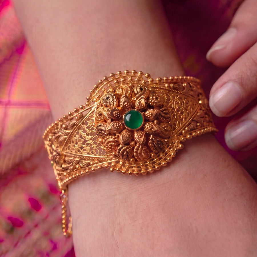 Beautiful Design Gold Plated Crystal Stone Bangle for Girls/Women